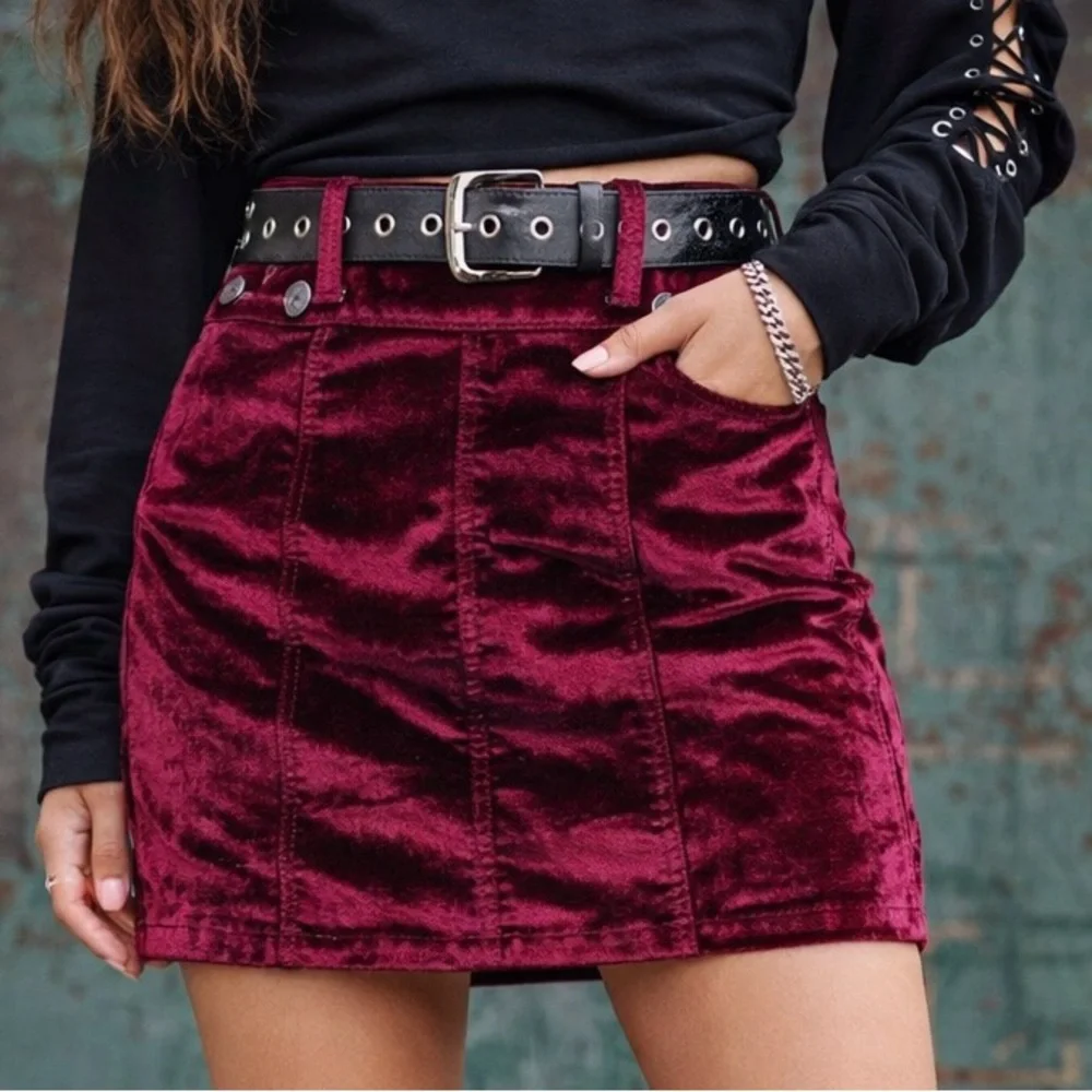 Free People Crushed Velvet‎ Mini Skirt Burgundy Red Grunge Retro Chic - Picture 2 of 10